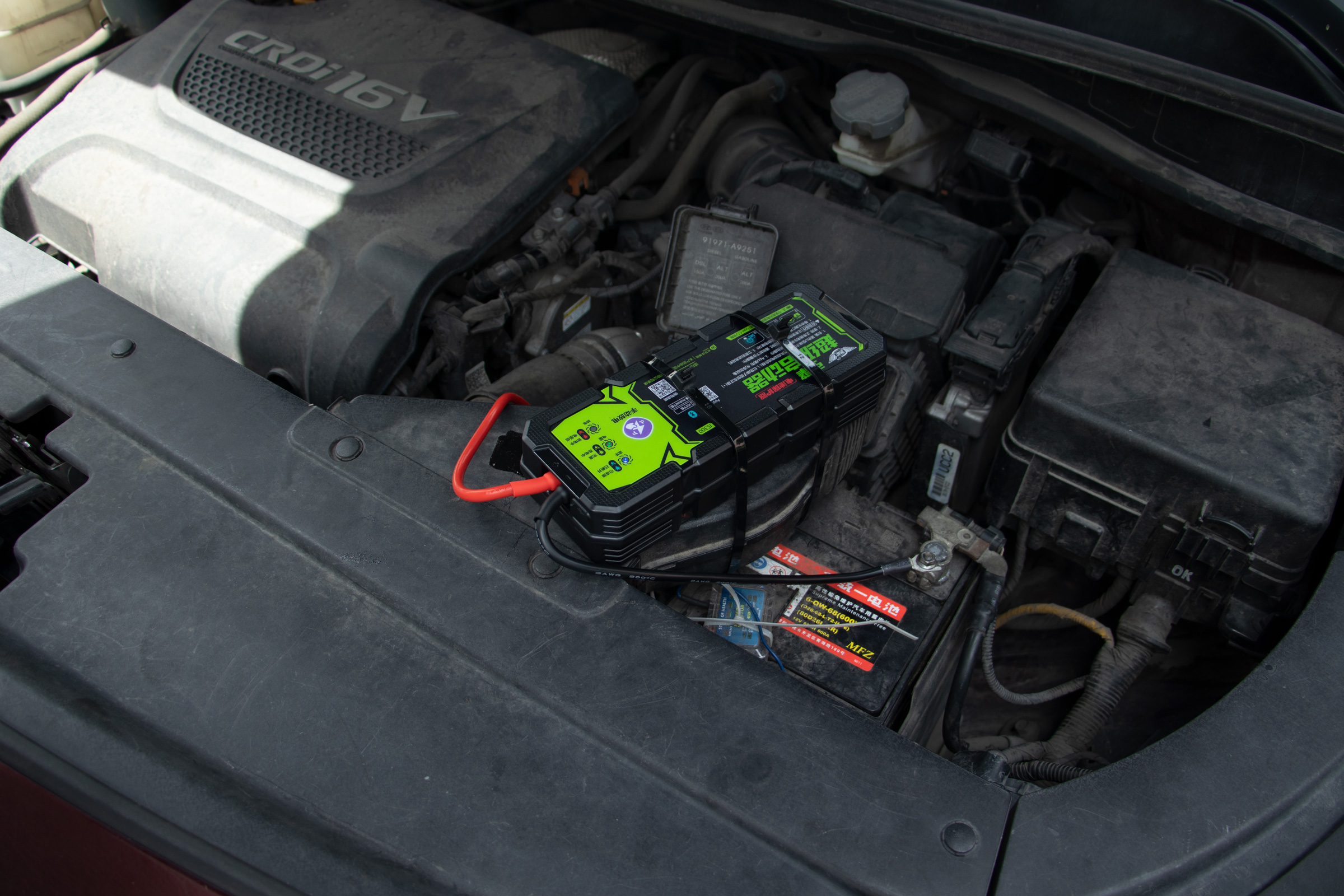 打开汽车发动机